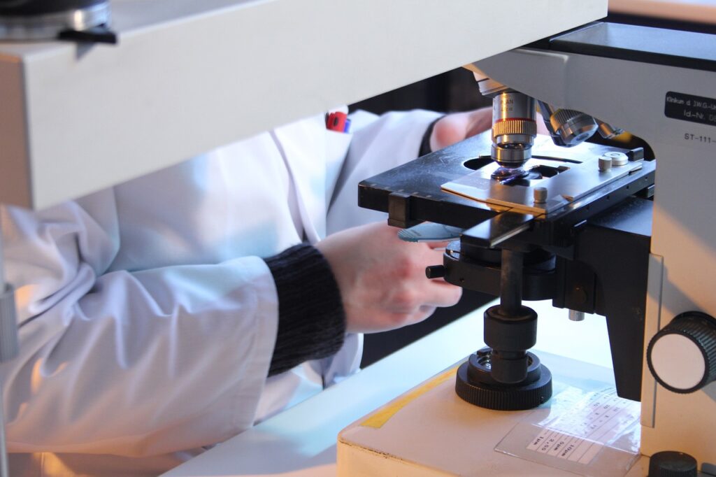 Zasady działania i zastosowanie aparatury laboratoryjnej – spektrometr Ramana